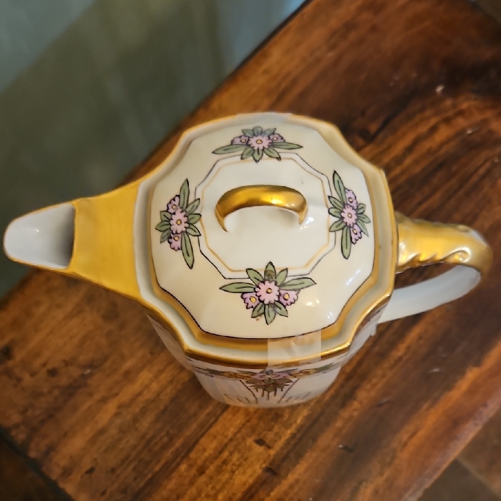 Elegant White and Gold Floral Antique Hot Chocolate Pot.  1891 - 1921 - Picture 2 of 3